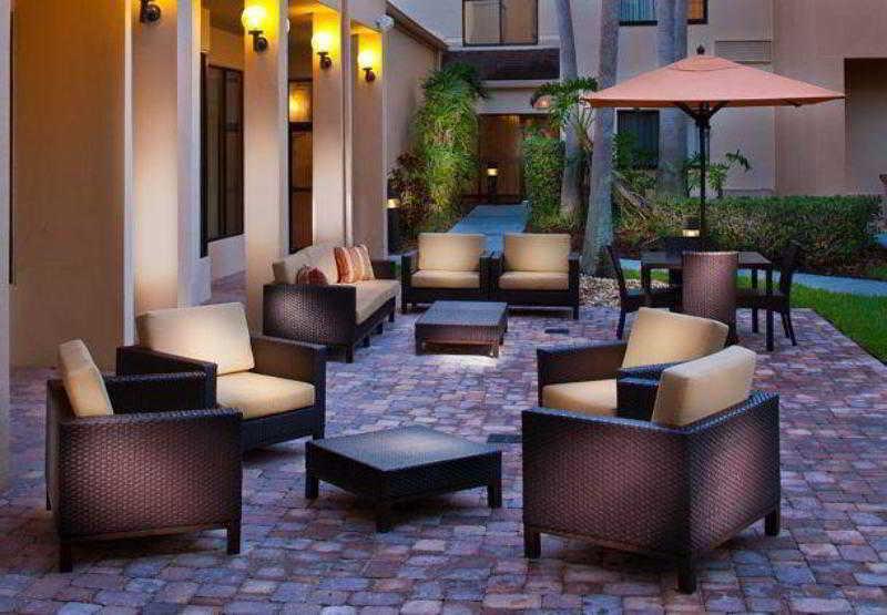 Courtyard Melbourne West Hotell Exteriör bild
