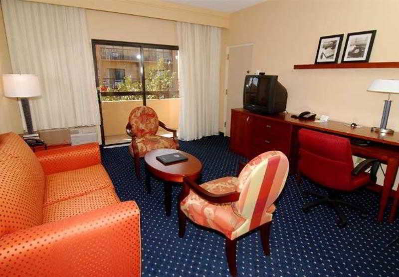 Courtyard Melbourne West Hotell Rum bild